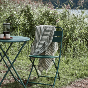 Roheliste triipudega pleed Fold House Doctor