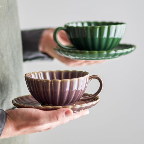 Tass koos alustassiga Latina