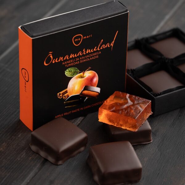 Õunamarmelaad kaneeli ja kalvadosega / 4 kommi